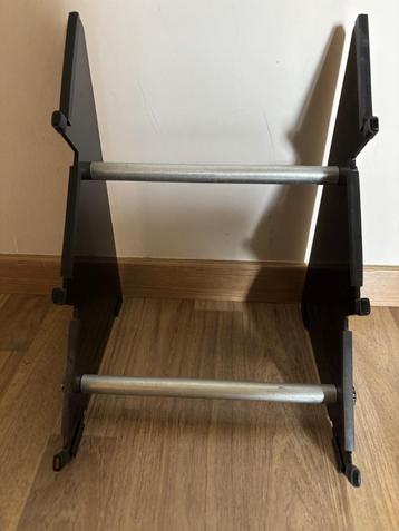 3-Tier Roland boutique KVgear stand beschikbaar voor biedingen