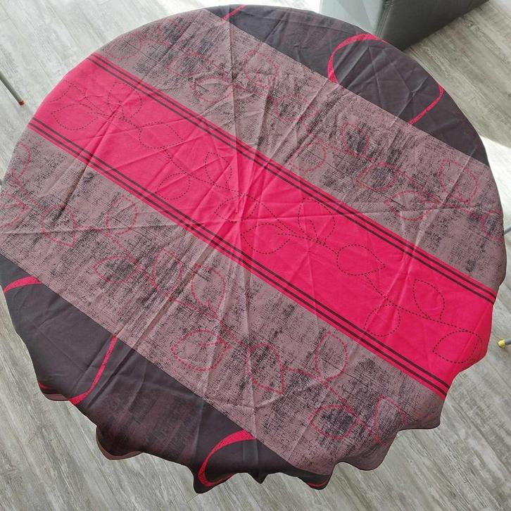 Nappe ronde de 160 cm de diamètre. Comme neuf, Maison & Meubles, Nappes, Comme neuf, Autour de, Intérieur, Enlèvement ou Envoi