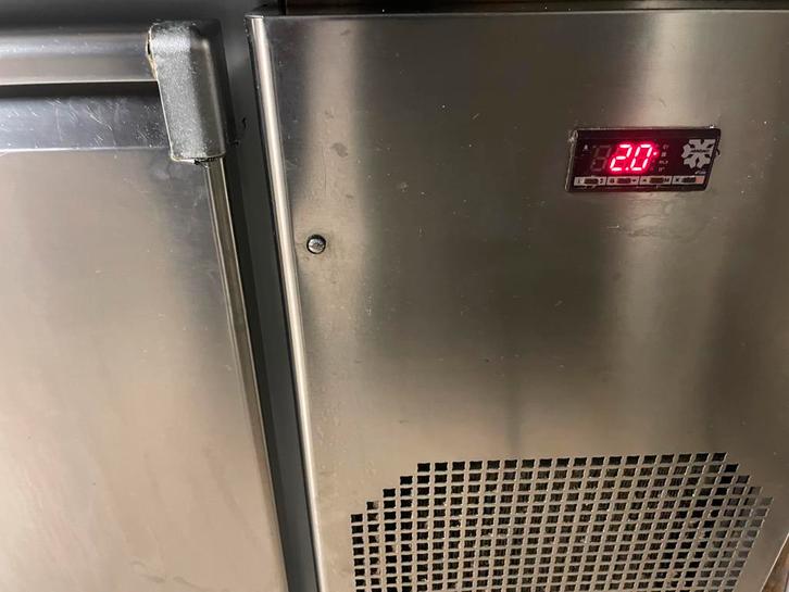 gekoelde inox werktafel – 4 deuren – horeca, Articles professionnels, Horeca | Équipement de cuisine, Mobilier en inox, Utilisé