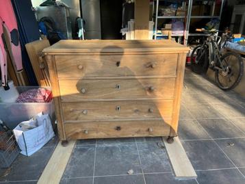 Commode 4 tiroirs bois massif beschikbaar voor biedingen