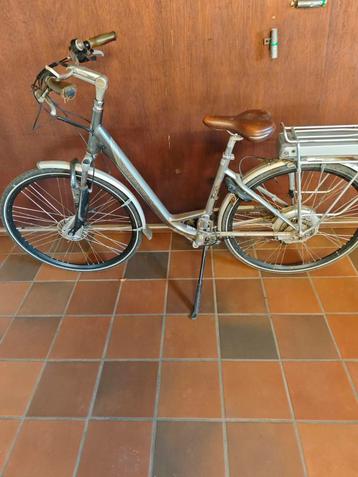 trek vrouwen fiets met achterwiel motor  beschikbaar voor biedingen