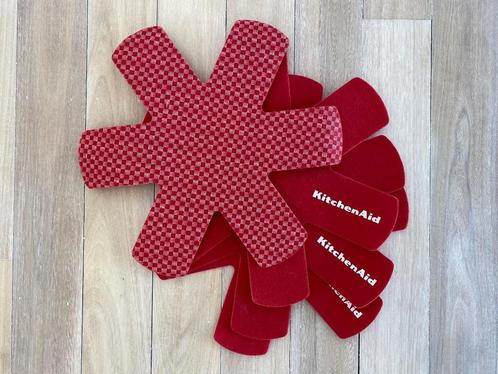 KitchenAid Pannenbeschermers Rood ø 34 cm 4 stuks, Huis en Inrichting, Keuken | Potten en Pannen, Nieuw, Pannenset, Overige materialen