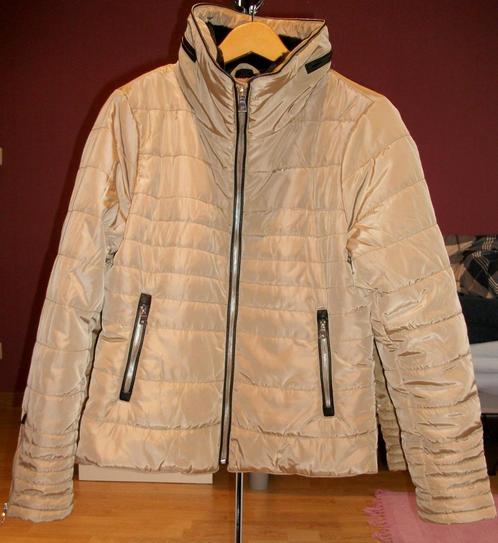 Te koop: Mooie warme winterjas van "Vera moda", L., Kleding | Dames, Jassen | Winter, Gedragen, Maat 42/44 (L), Beige, Ophalen of Verzenden