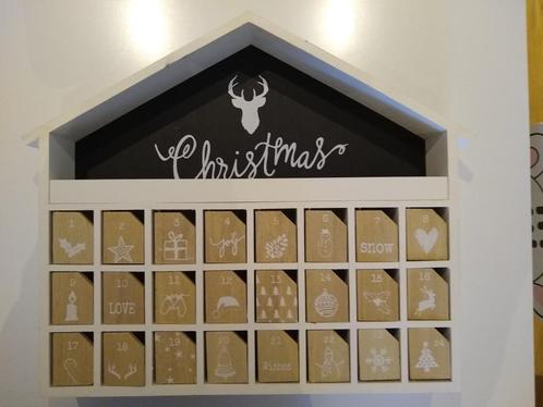 NIEUW adventkalender houten huisje, Divers, Noël, Neuf, Enlèvement ou Envoi