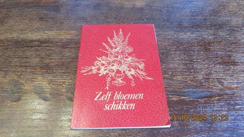 ZELF BLOEMEN SCHIKKEN in vertaling door Joanne Boiten, Hobby en Vrije tijd, Overige Hobby en Vrije tijd, Zo goed als nieuw, Ophalen of Verzenden