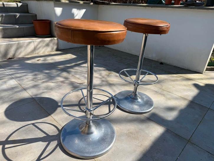 Tabouret de bar en cuir camel vintage, Maison & Meubles, Tabourets de bar, Utilisé, 60 à 90 cm, Cuir, Métal, 2 tabourets, Pivotant