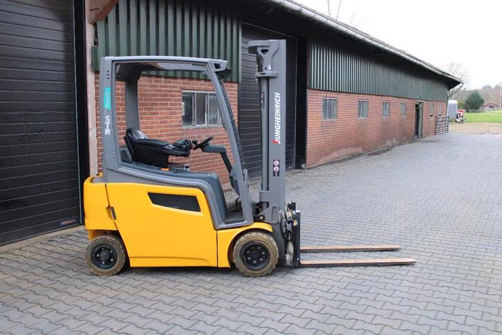 Jungheinrich EFG318k heftruck elektrische freelift triplex s, Zakelijke goederen, Machines en Bouw | Heftrucks en Intern transport