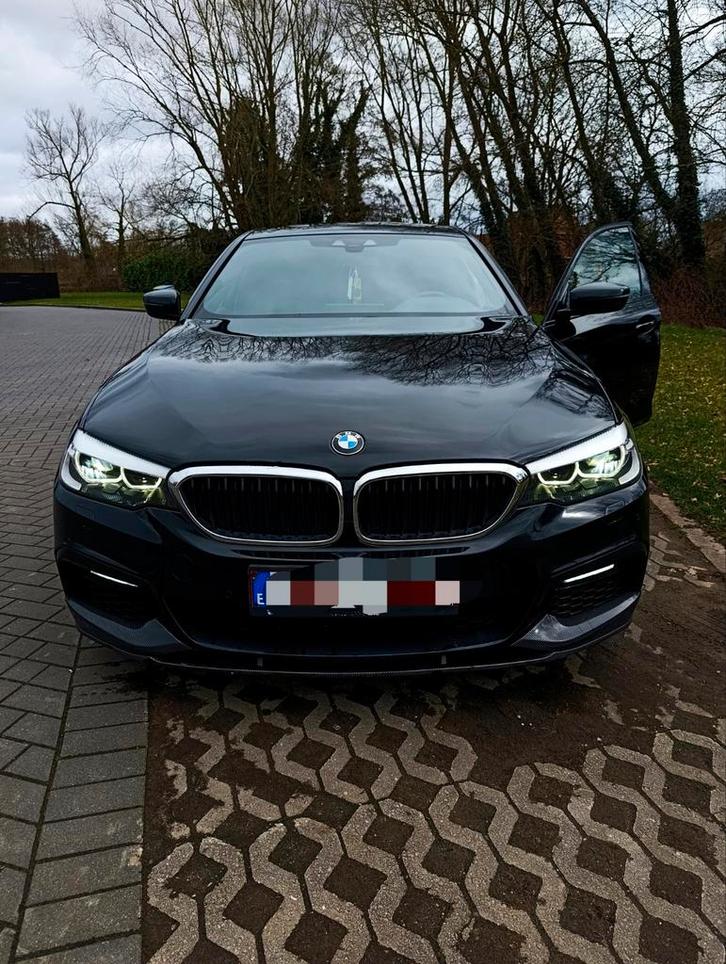 BMW 520İ benzine €27000, Autos, BMW, Particulier, Essence, 5 portes, Noir, Enlèvement