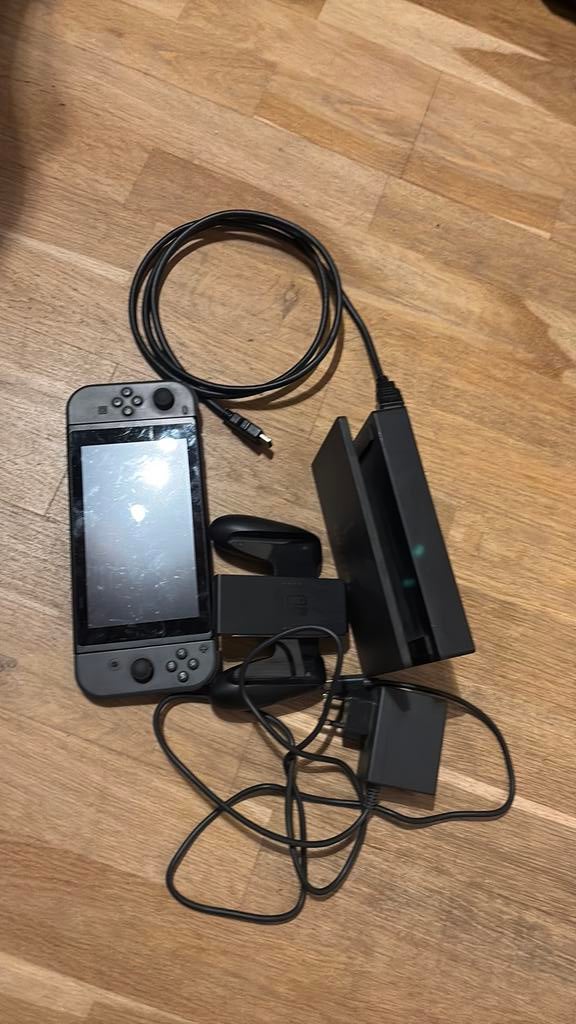 Nintendo switch 1, Games en Spelcomputers, Ophalen of Verzenden, Gebruikt, Met 1 controller, Met harde schijf