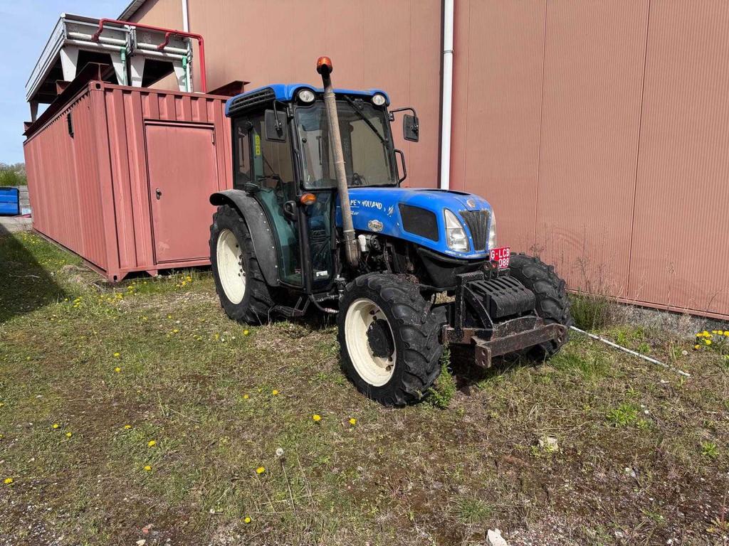 New Holland T4.105F 2017 105 ch Voie étroite, Articles professionnels, Agriculture | Tracteurs, New Holland, Utilisé