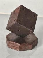 Robuuste stalen dobbelsteen op voet, Enlèvement ou Envoi