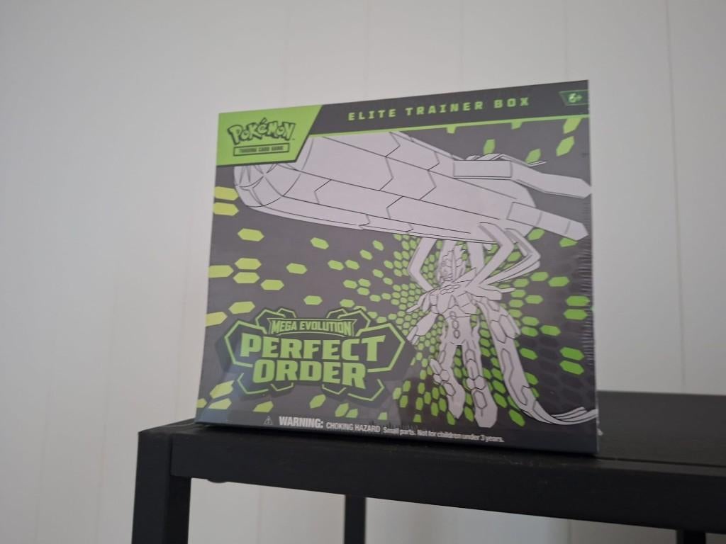 Perfect order ETB, Ophalen, Nieuw, Boosterbox