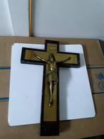 Crucifix, Collections, Enlèvement