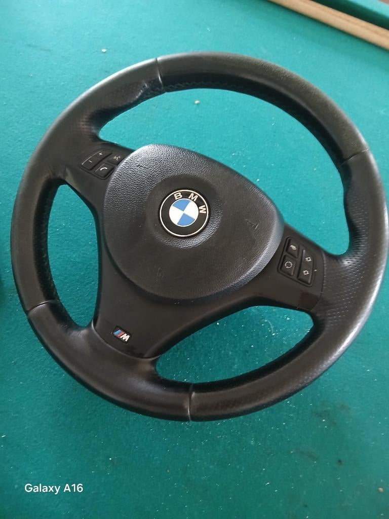 Volant sport pack M Pour bmw e81 e82 e87 e88 e90 e91 e92 e93, Autos : Pièces & Accessoires, Commande, BMW