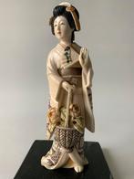 Antieke ivoren Japanse Okinono, Verzenden