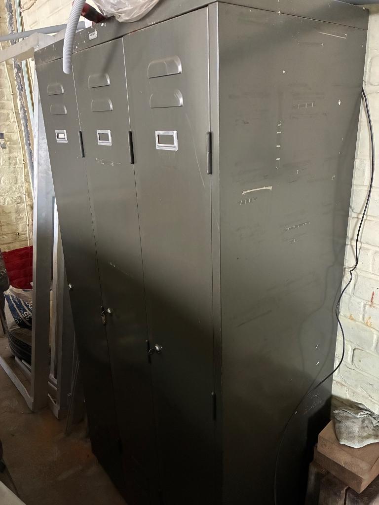 Triple armoire vestiaire, Maison & Meubles, Armoires | Casiers, Enlèvement, Utilisé