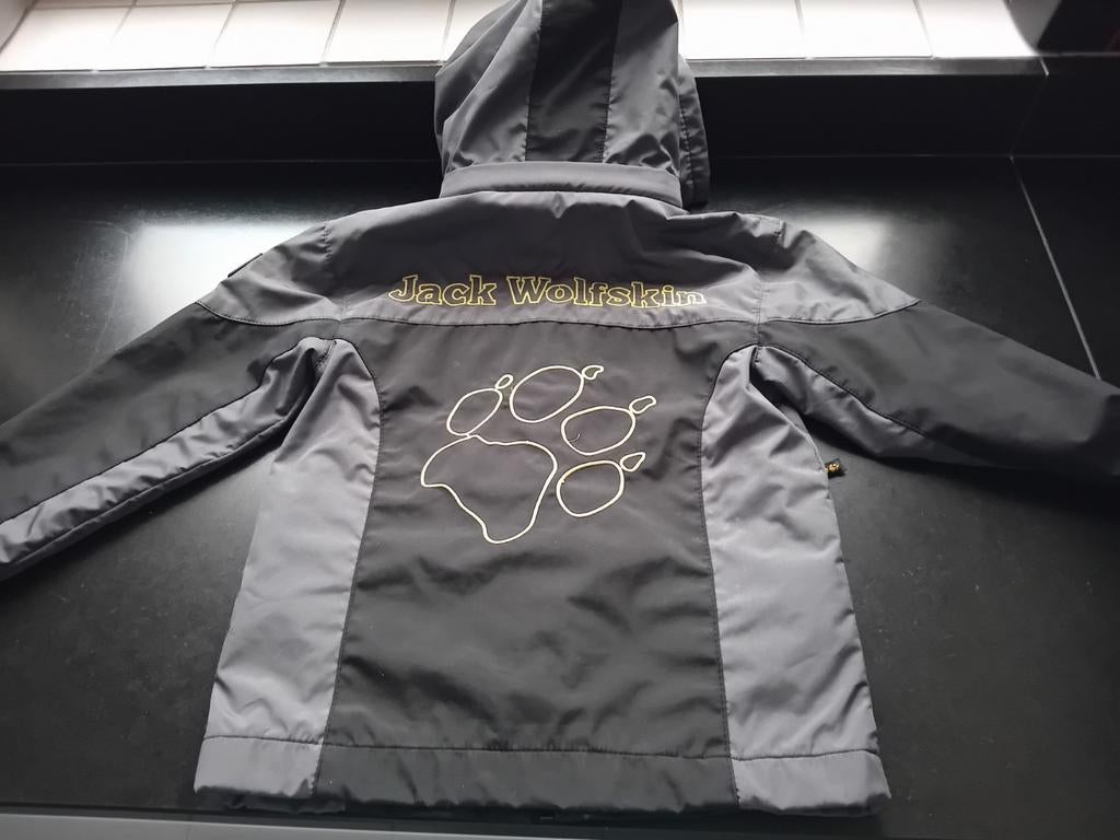 Jas  kind tussenseizoen 110, Ophalen, Zo goed als nieuw, Jack wolfskin, Jas