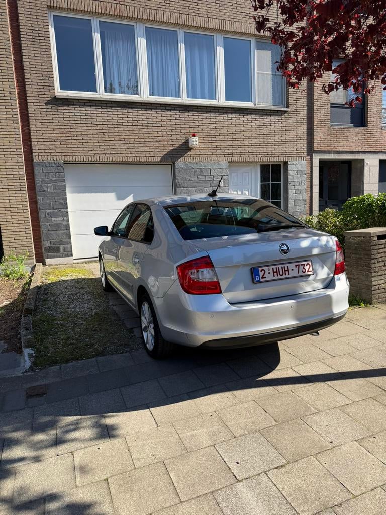 Skoda rapid 1.6 diesel, Auto's, Euro 5, Zwart, 1600 cc, Parkeersensor