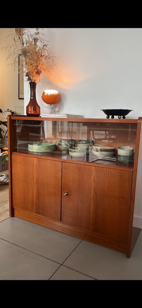 Mid-century teak vitrinekast / dressoir – jaren 60”, Huis en Inrichting, Kasten | Vitrinekasten, Zo goed als nieuw, Ophalen of Verzenden