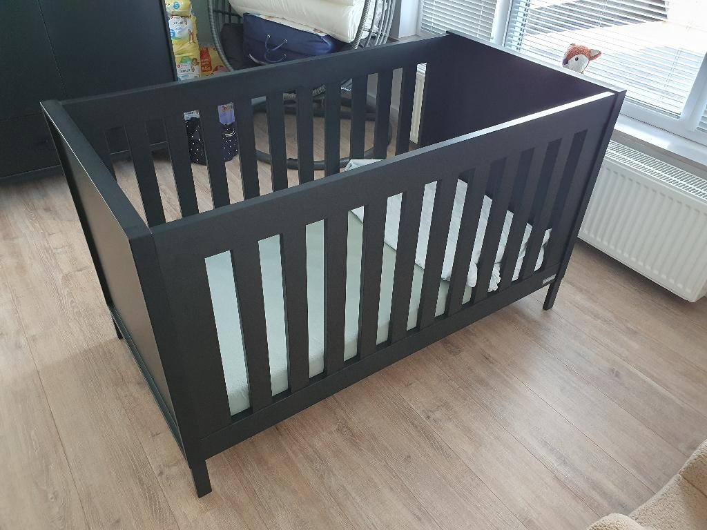 Zwart meegroeibed Interbaby 149x76 cm+ matras + kinderdekbed, Ophalen, 70 tot 85 cm, 140 tot 160 cm, Zo goed als nieuw