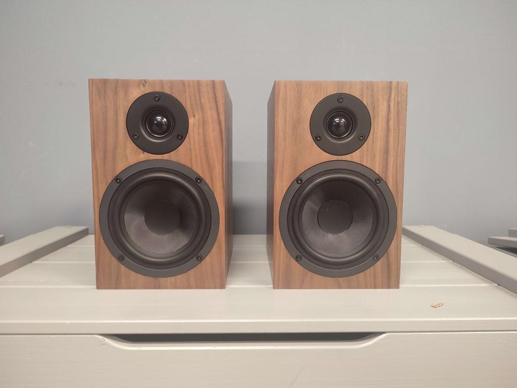 Pro-Ject Speaker Box 5E Boekenplank Luidspreker - Walnoot, TV, Hi-fi & Vidéo, Enceintes, Niet ingevuld, Niet ingevuld, Neuf, Niet ingevuld