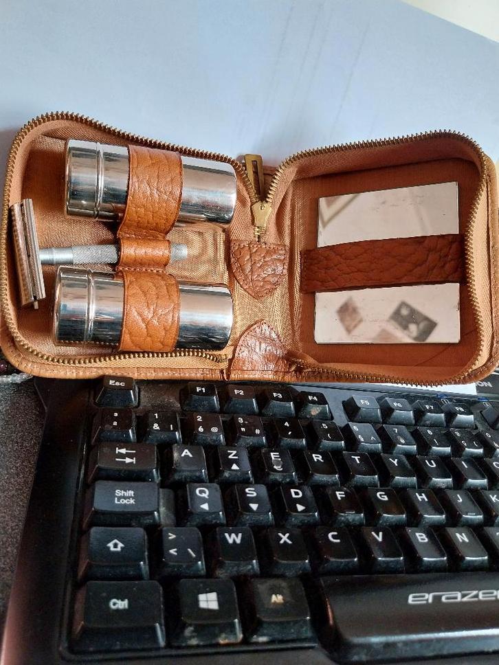 VINTAGE TOILETSET/OFFICIEREN VOOR OP REIS UIT 1940-1945, Verzamelen, Militaria | Algemeen, Landmacht, Overige typen, Ophalen of Verzenden