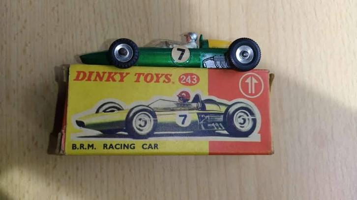 DINKY TOYS ENGLAND, VOITURE DE COURSE BRM, NEUVE ET EN BOÎTE, Hobby & Loisirs créatifs, Voitures miniatures | 1:43, Comme neuf
