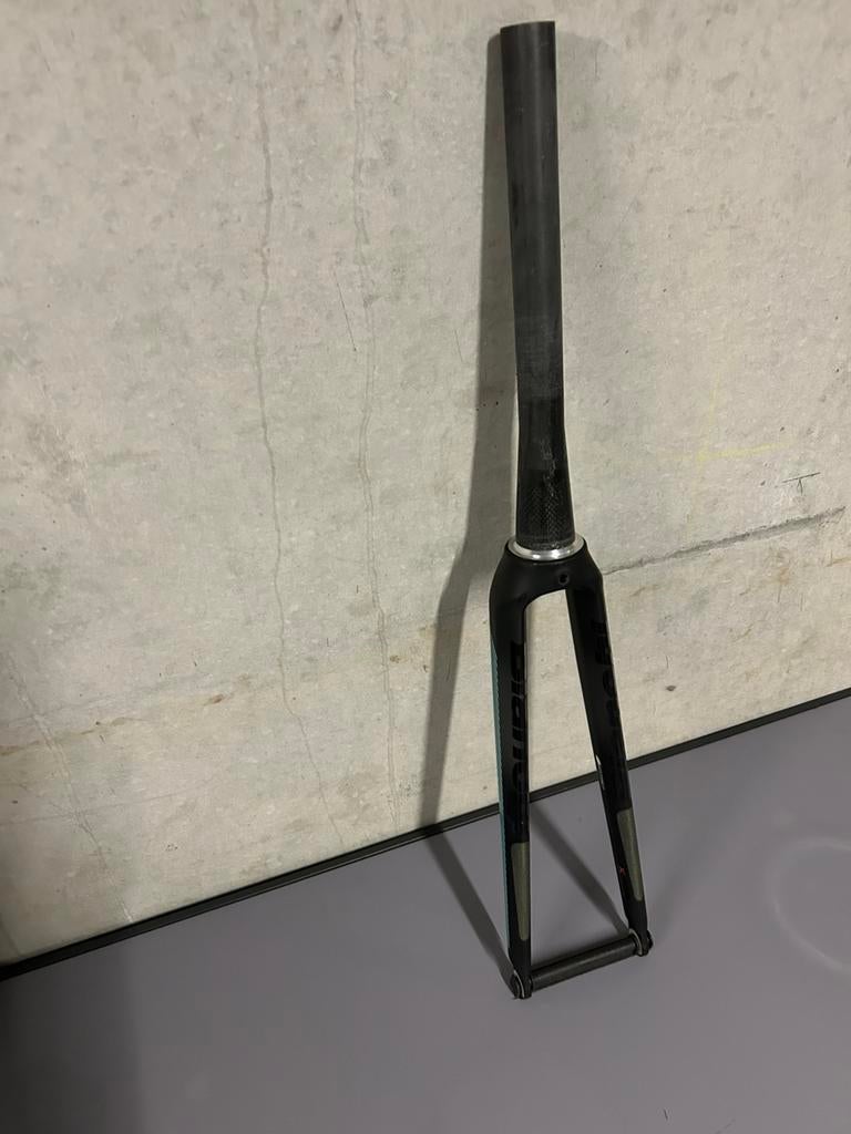 Fourche avant en carbone BIANCHI, Vélos & Vélomoteurs, Neuf, Enlèvement ou Envoi, Fourche avant, Carbone