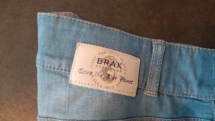 Te koop: Nieuw! Mooie lichtblauwe broek van Brax 42., Kleding | Dames, Broeken en Pantalons, Nieuw, Maat 42/44 (L), Blauw, Lang