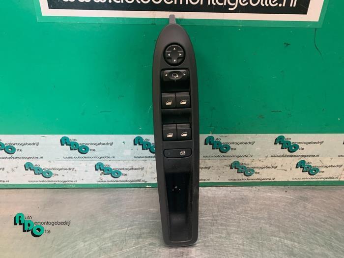 Commutateur vitre électrique d'un Citroen C4 (C4 10-), Autos : Pièces & Accessoires, Tableau de bord & Interrupteurs, Citroën