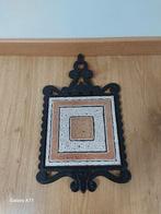 Prachtige vintage keramiek en gietijzeren onderzetter, Huis en Inrichting, Ophalen of Verzenden