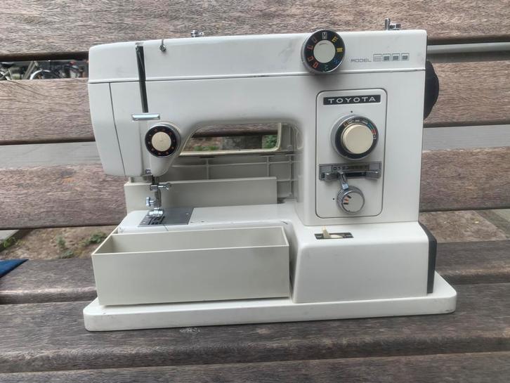 Toyota 5000 Naaimachine – Robuust model – Kabel te repareren, Hobby & Loisirs créatifs, Machines à coudre & Accessoires, Comme neuf
