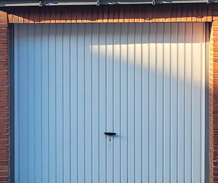 Garage box à louer situé dans le centre de Zottegem, Immo, Garages & Places de parking, Province de Flandre-Orientale