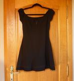 Zwarte jurk kleed met gefronste schoudermouwen en voile Mt38, Enlèvement ou Envoi, Taille 38/40 (M)