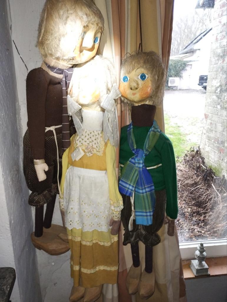 Trois vieilles poupées, Enlèvement ou Envoi