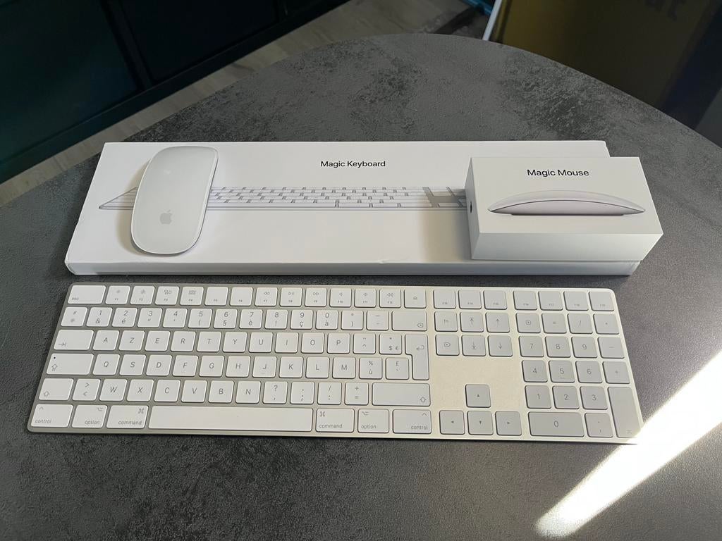 Apple Magic Keyboard & Magic Mouse (azerty), Computers en Software, Ophalen of Verzenden, Azerty, Zo goed als nieuw