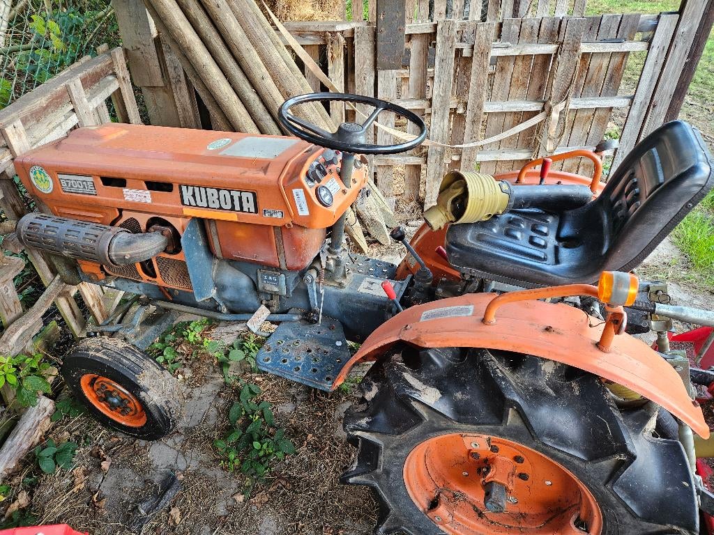 Tractor Kubota B7001e, Articles professionnels, Agriculture | Tracteurs, Enlèvement