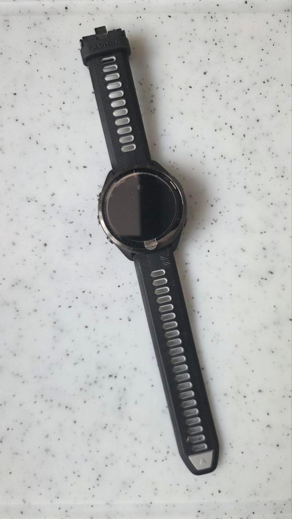 Garmin Forerunner 965, Bijoux, Sacs & Beauté, Montres de sport, Utilisé, Noir, État, Étanche, Enlèvement ou Envoi