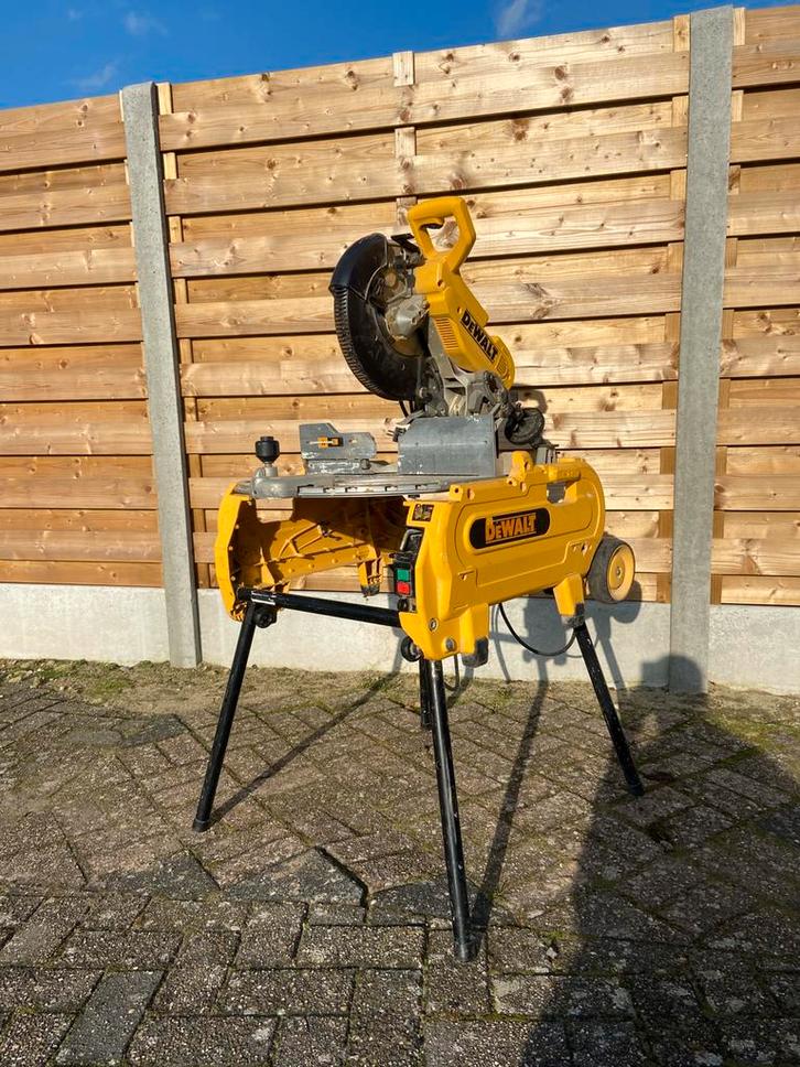 DeWalt D27107-QS – Professionele Afkort- en Tafelzaag, Doe-het-zelf en Bouw, Gereedschap | Zaagmachines, Zo goed als nieuw, Afkortzaag