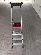 Plooiladertje 4 treden, Doe-het-zelf en Bouw, Ladders en Trappen, Ophalen, Zo goed als nieuw, Ladder, Opvouwbaar of Inschuifbaar