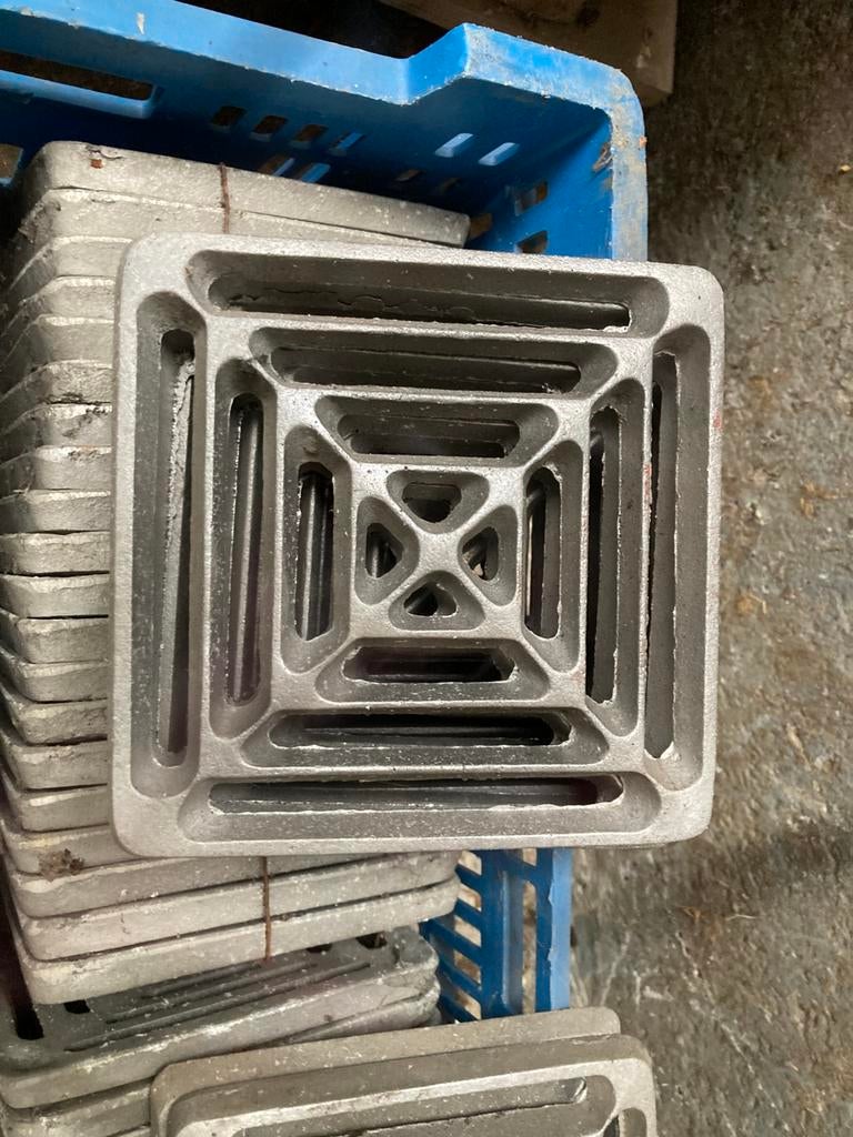 grille de vidange en aluminium 15 x 15 cm, Bricolage & Construction, Tuyaux & Évacuations, Enlèvement, Neuf, Aluminium