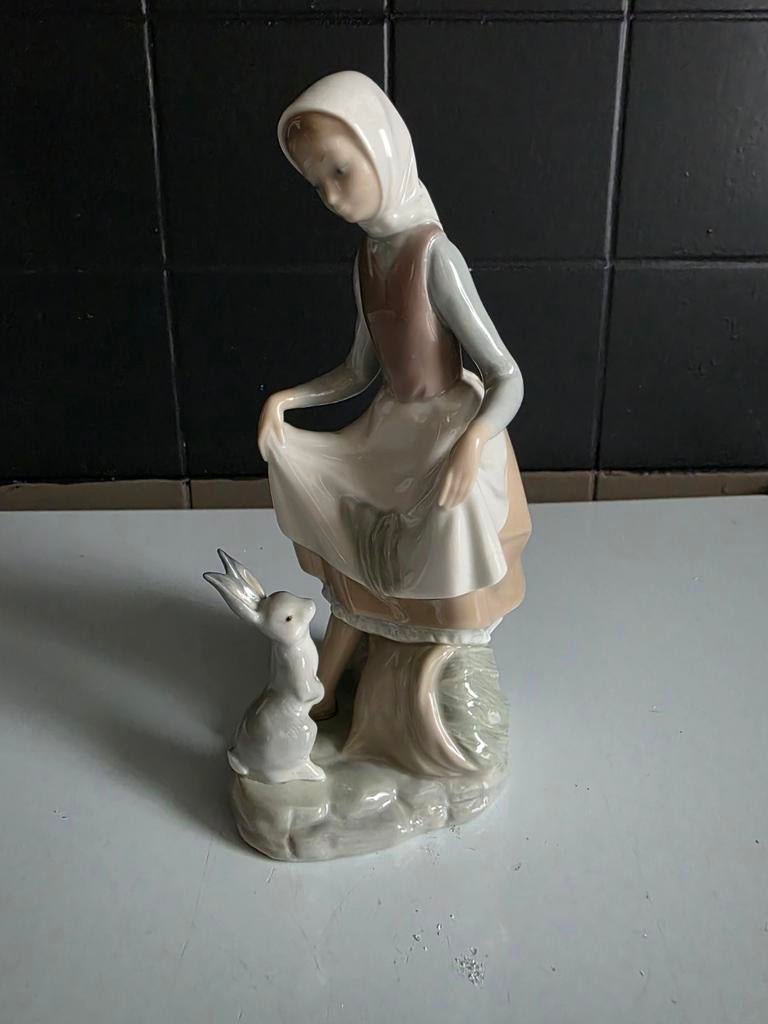 Rabbits food. Lladro. Vincente Martinez, Ophalen of Verzenden