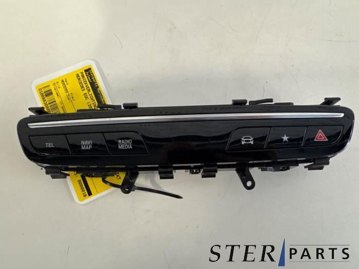 Commutateur éclairage d'urgence d'un Mercedes EQC, Autos : Pièces & Accessoires, Tableau de bord & Interrupteurs, Mercedes-Benz