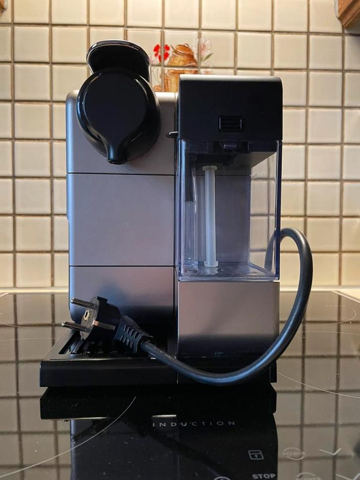 Nespresso Delonghi, Electroménager, Cafetières, Comme neuf, Dosettes et capsules de café, Machine à espresso, 4 à 10 tasses, Réservoir d'eau amovible