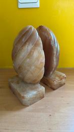 paar uitgesneden boekensteunen natuurlijk albast 18/11/12, Ophalen of Verzenden