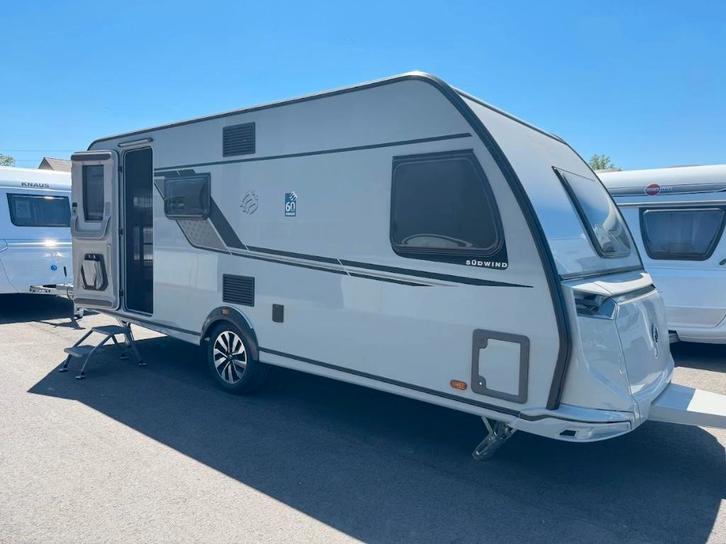 Knaus Sudwind 540 FDK, Caravanes & Camping, Caravanes, Entreprise, jusqu'à 6, 1250 - 1500 kg, Siège de train, Knaus, Grand lit