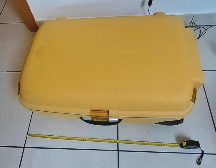 Valise rigide SAMSONITE AERIS 65L Ultra Robuste, Bijoux, Sacs & Beauté, Valises, Utilisé, Plastique dur, 60 à 70 cm, 35 à 45 cm