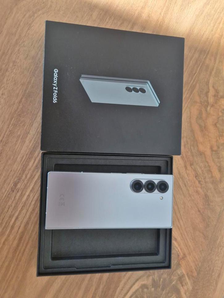 Samsung Galaxy Z Fold 6 256g, Télécoms, Téléphonie mobile | Samsung, Galaxy Z Fold, 256 GB, Sans abonnement, Écran tactile, Argent