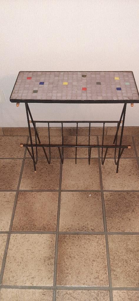 Antieke  krantenbak, Ophalen