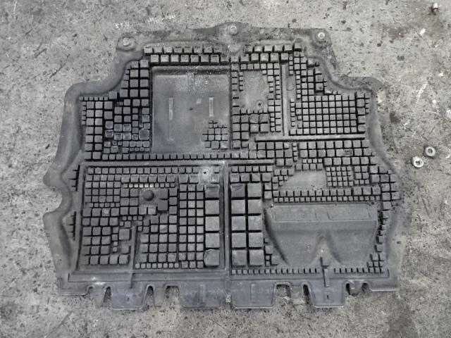 MOTORBESCHERMPLAAT Volkswagen Passat Variant (365), Auto-onderdelen, Carrosserie, Volkswagen, Gebruikt